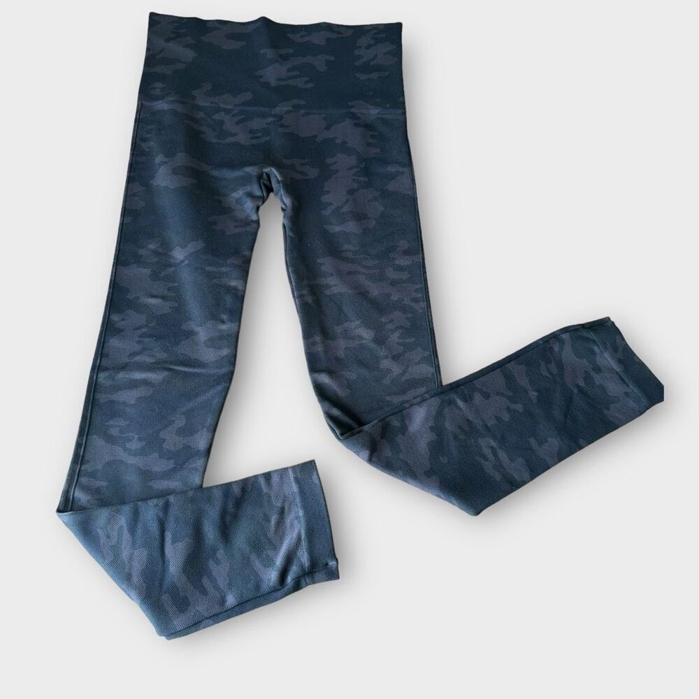 Spanx Look‎ at Me Now Seamless Leggings M Camo